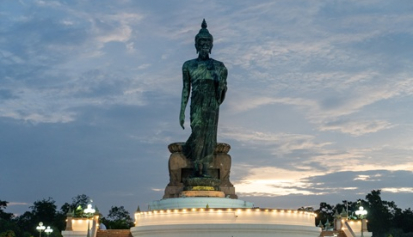 สำนักงานสภาความมั่นคงแห่งชาติ ร่วมกิจกรรมแสดงพระธรรมเทศนา พิธีถวายผ้าป่าสามัคคีบุญ และพิธีจุดเทียนพรรษาถวายเป็นพุทธบูชาแด่พระศรีศากยะทศพลญาณ ประธานพุทธมณฑลสุทรรศน์